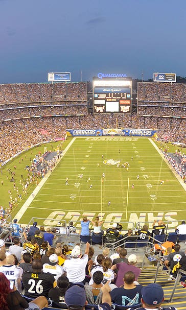 Crowd boos Chargers rep at San Diego meeting on relocation